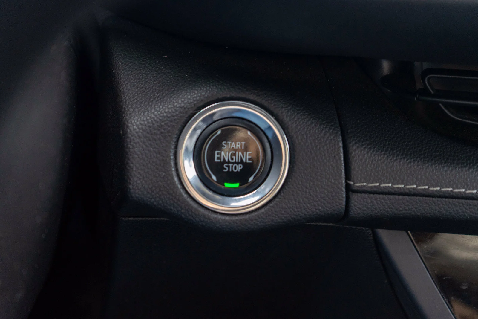 Used 2021 Ebony Twilight Metallic Buick Essence image 23