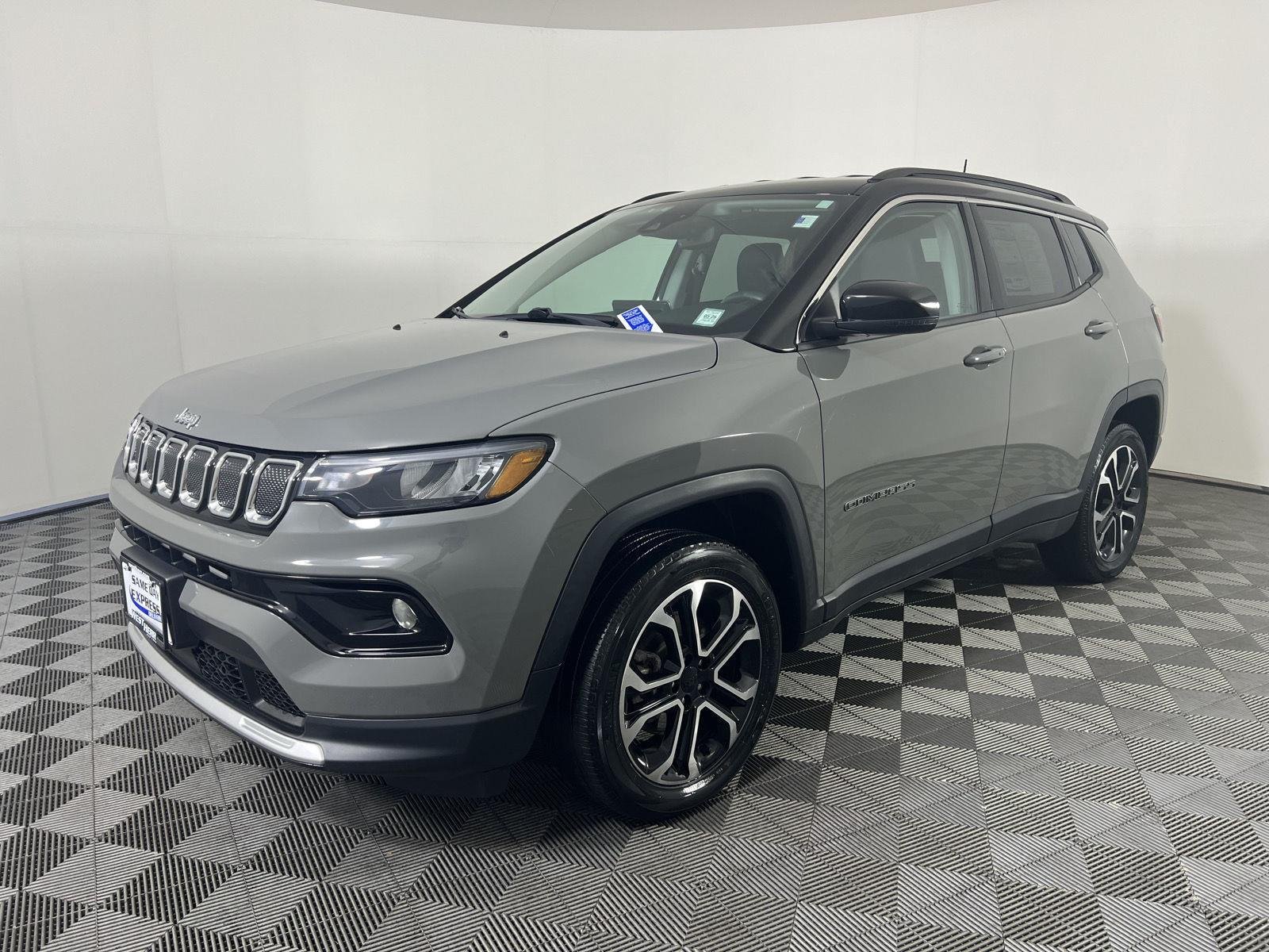 Used 2022 Sting-Gray Clearcoat Jeep Limited image 7