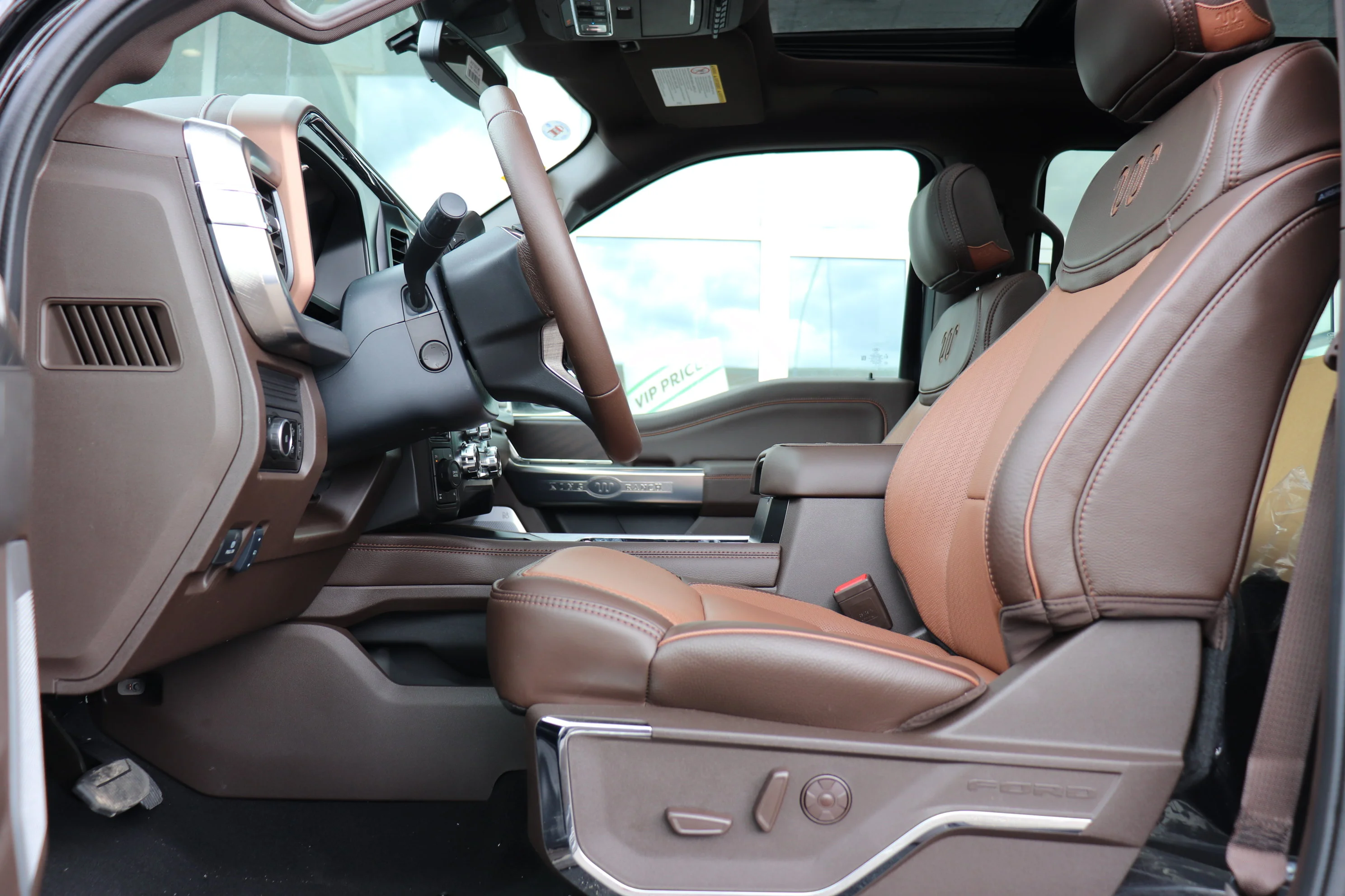New 2026 AGATE BLACK METALLIC Ford King Ranch image 10