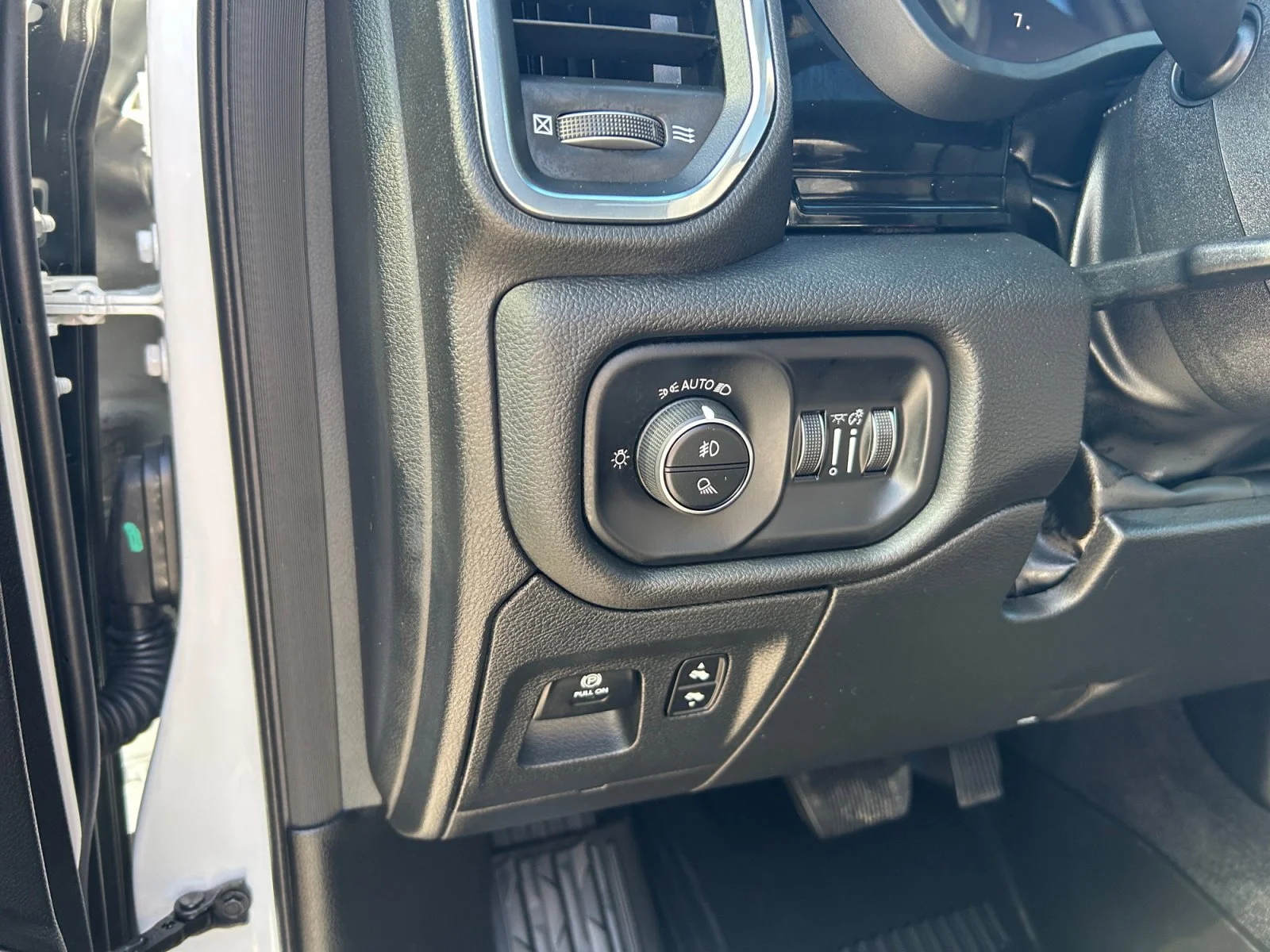 Used 2025 Ivory Tri-Coat Pearl Ram Laramie image 16