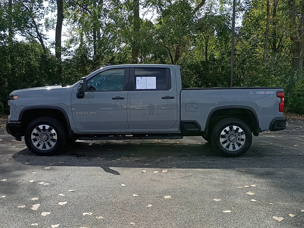 Used 2025 Slate Gray Metallic Chevrolet Custom image 6