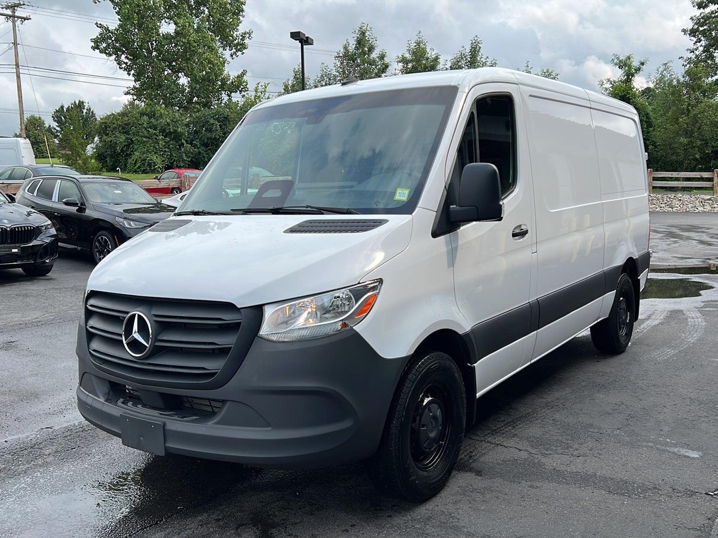 New 2025 Arctic+White Mercedes-Benz Cargo Van 144" Standard Roof 4cyl HO image 4