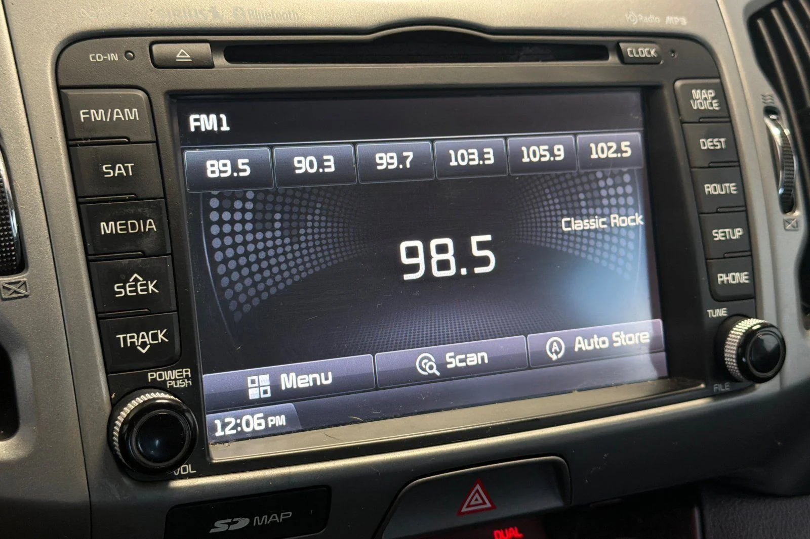 Used 2015 Black Kia EX image 20