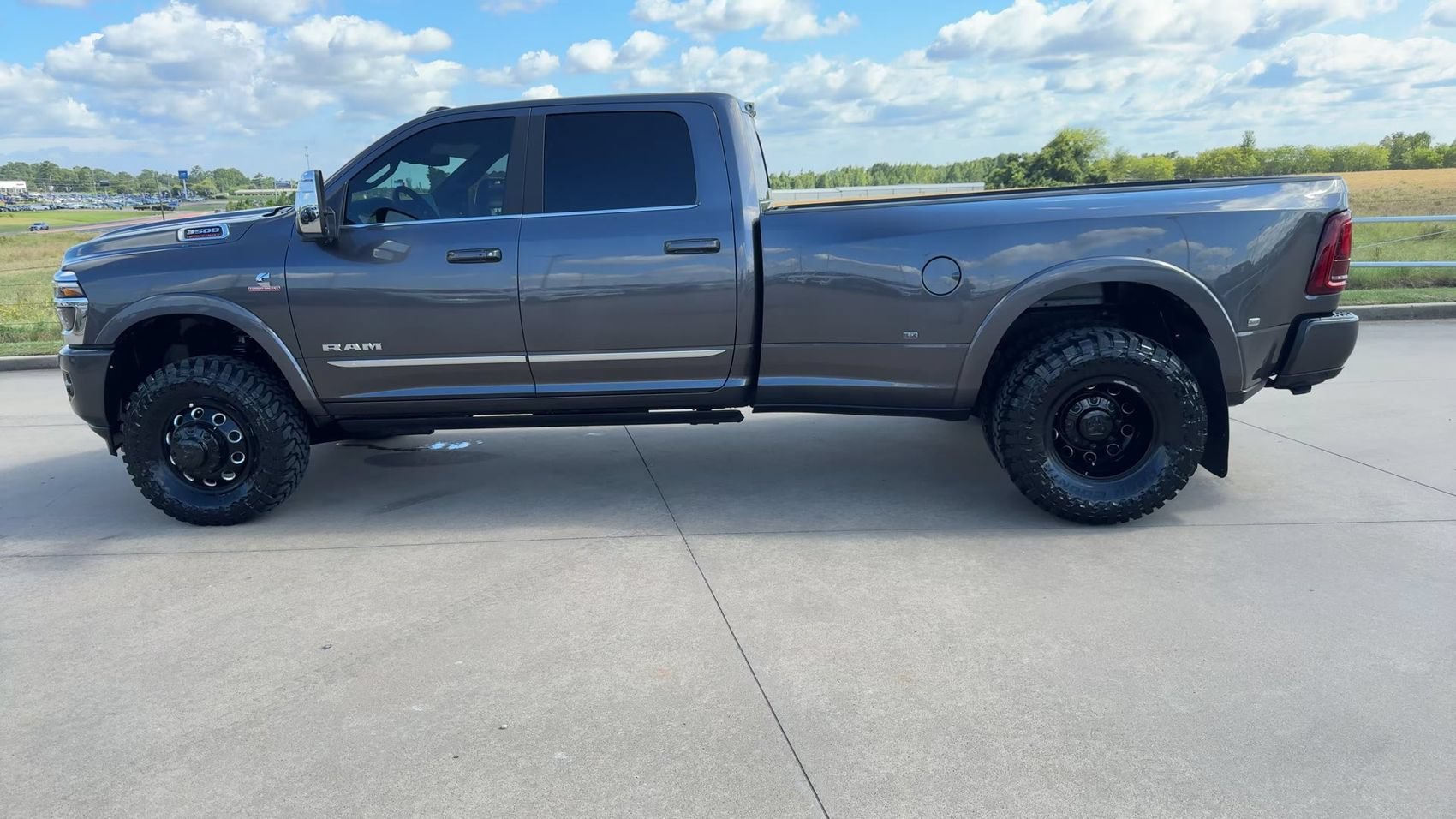 New 2025 Granite Crystal Metallic Clearcoat Ram Limited image 5