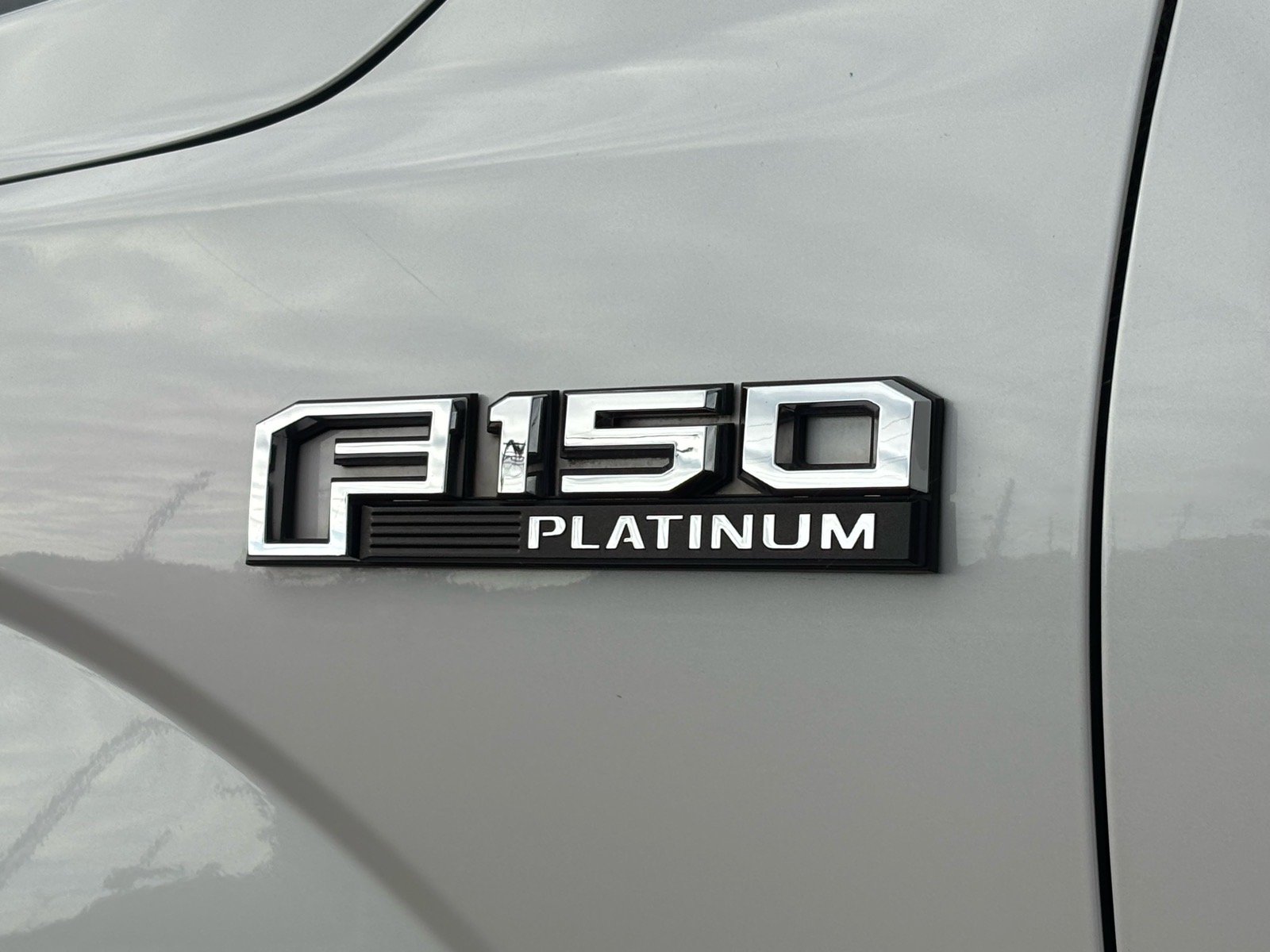 Used 2016 White Platinum Tri-Coat Metallic Ford Platinum image 5