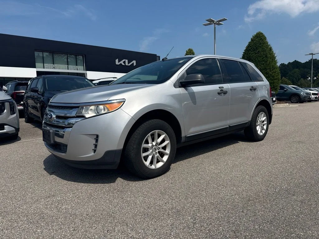 Used 2014 Silver Ford SE image 2