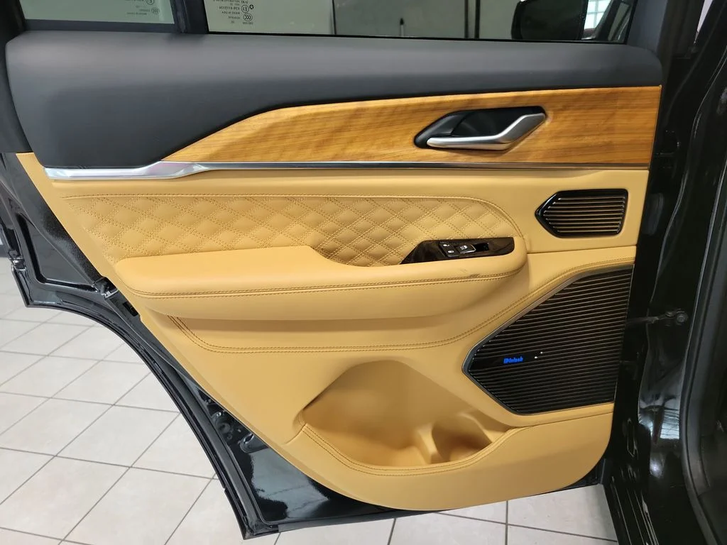 Used 2022 Black Jeep Summit Reserve image 31