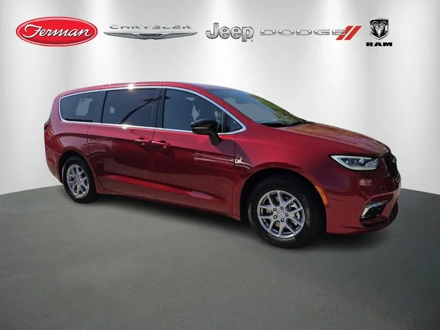 2026 Chrysler Pacifica Select's photo