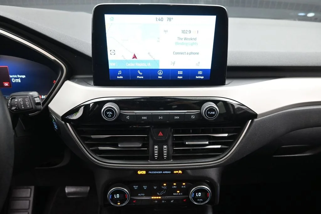 Used 2021 Black Ford SEL image 19