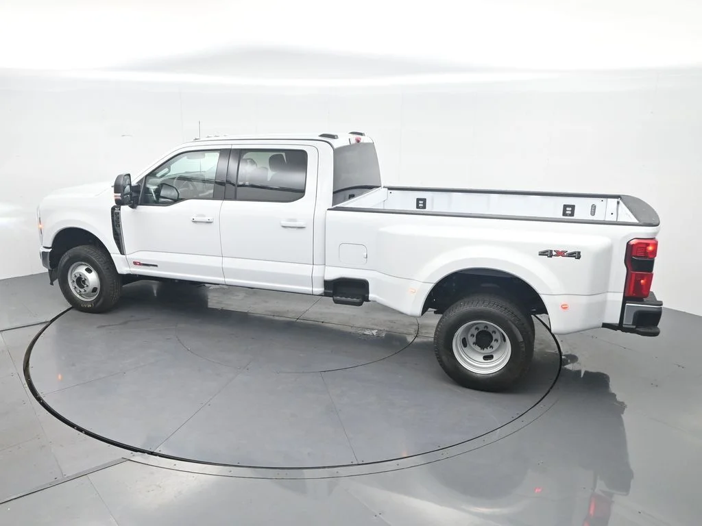New 2026 Oxford White Ford F-350® XLT image 41