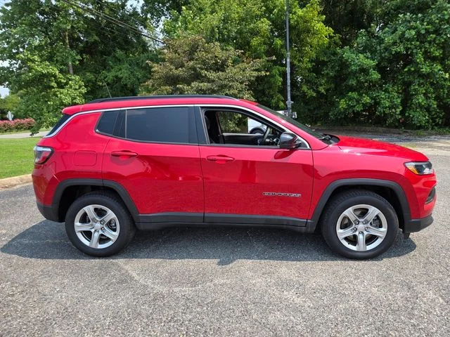 Used 2024 Red Jeep Latitude image 10