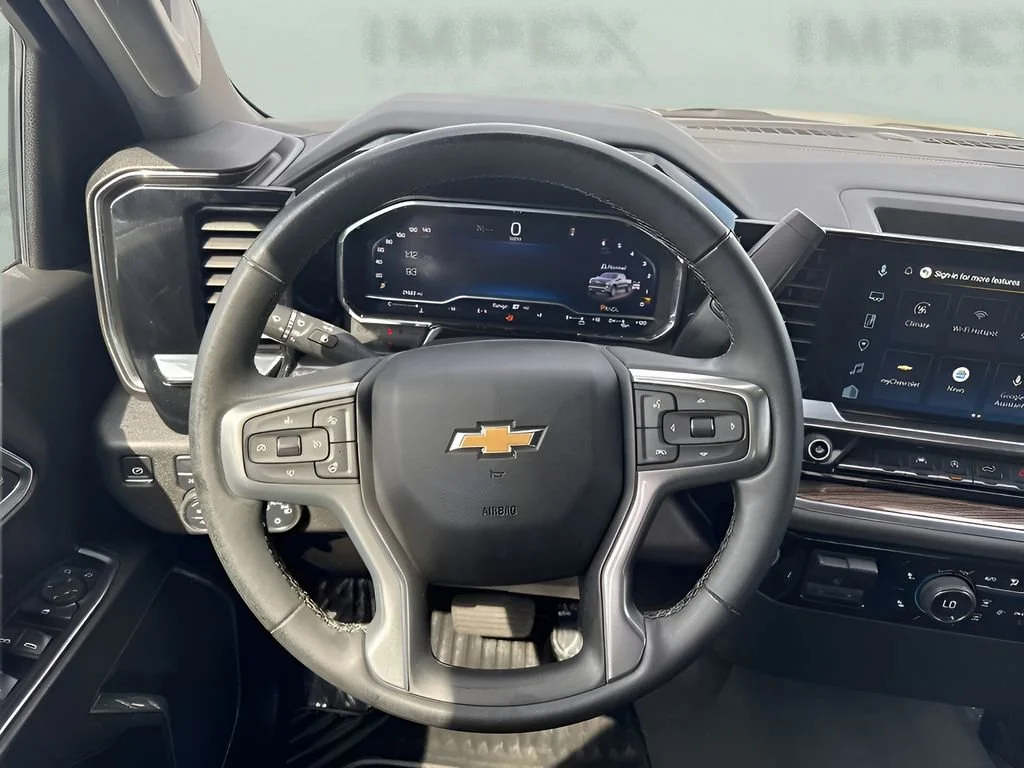 Used 2025 Summit White Chevrolet LT image 17