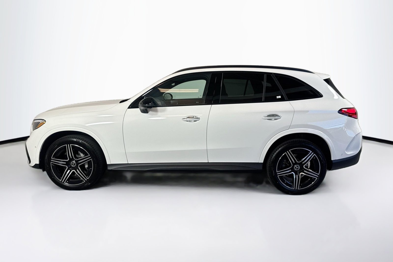New 2026 Polar White Mercedes-Benz GLC 300 image 8