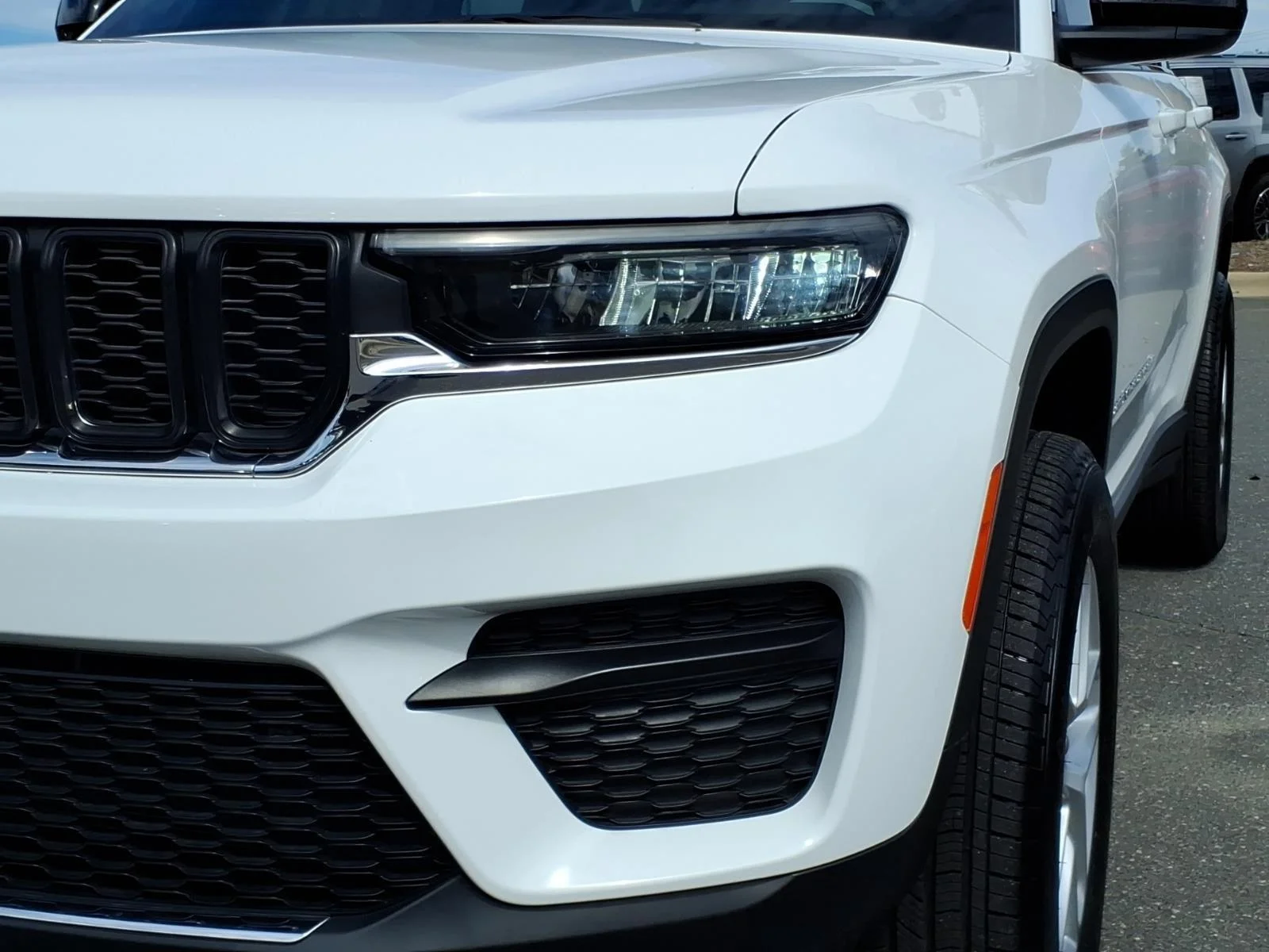 Used 2024 Bright White Clearcoat Jeep Laredo X image 14