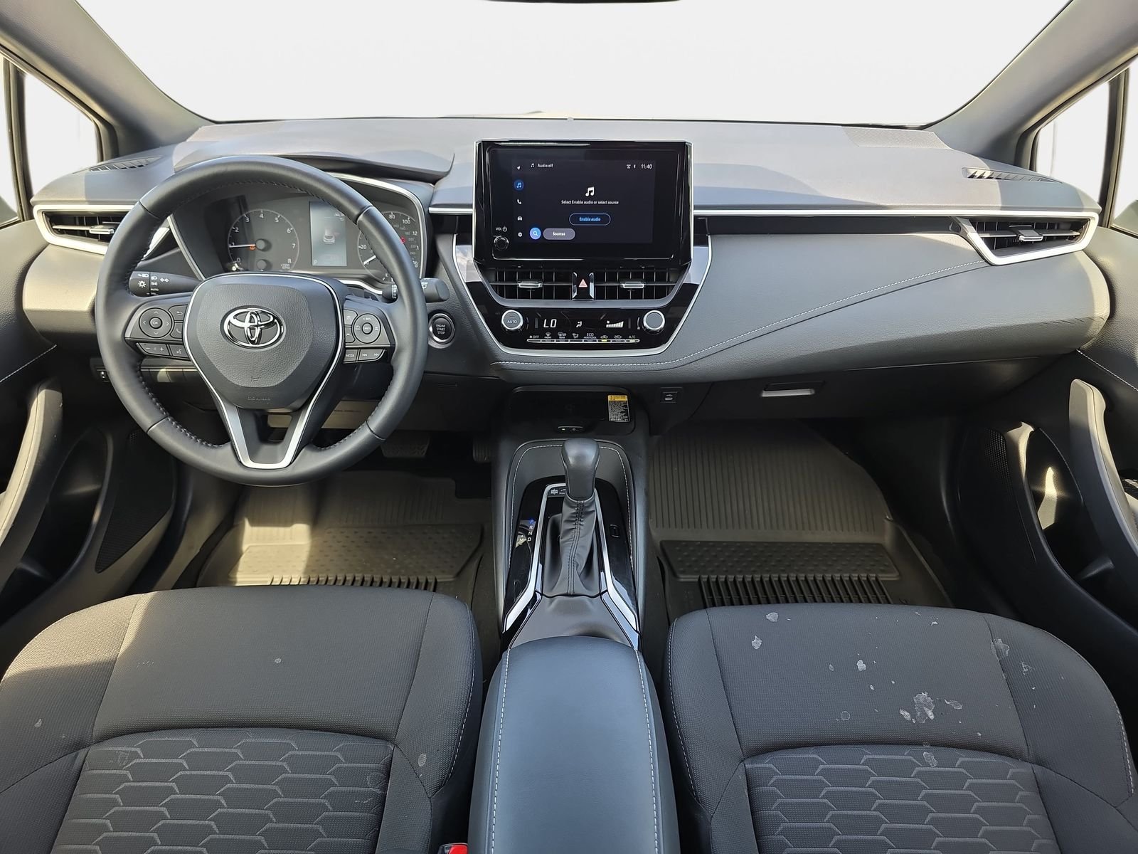 2026 Toyota Corolla Hatchback SE - Photo 9