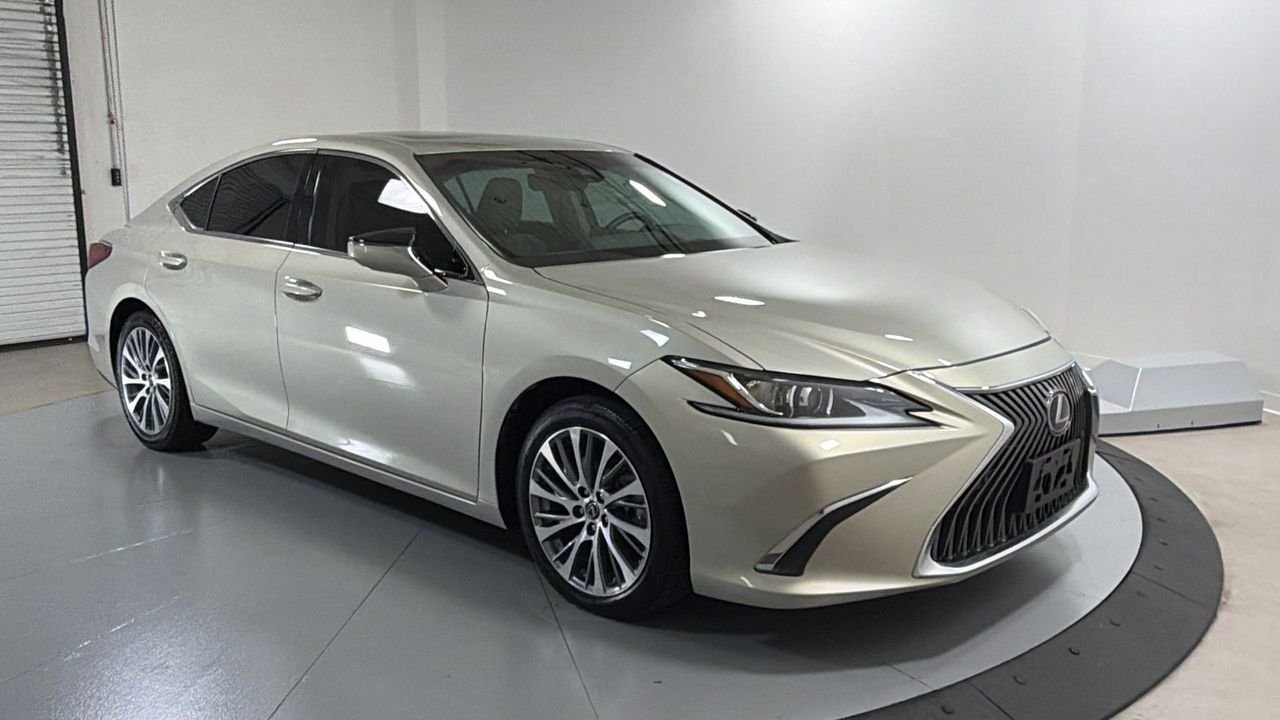 Used 2020 Beige Lexus 350 image 3