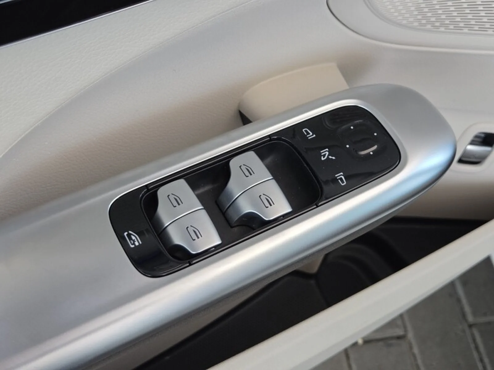 Certified Used 2024 Polar White Mercedes-Benz C 300 image 24
