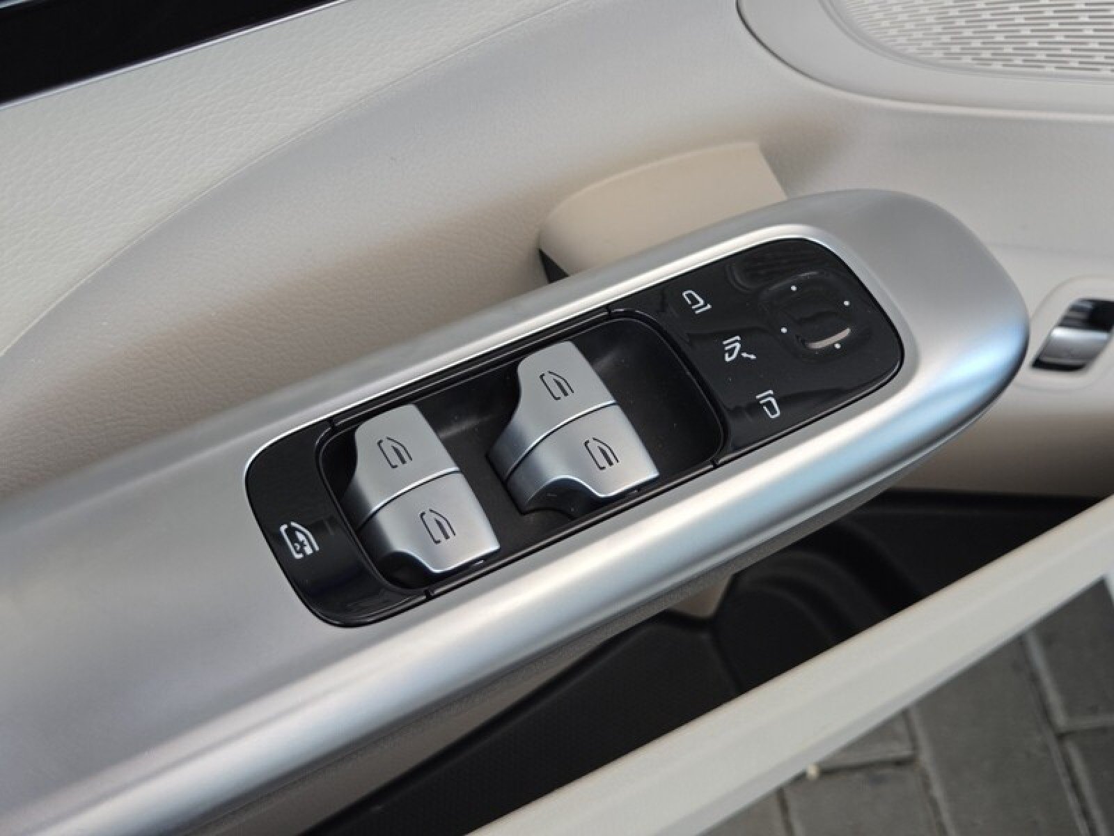 Certified Used 2024 Polar White Mercedes-Benz C 300 image 24