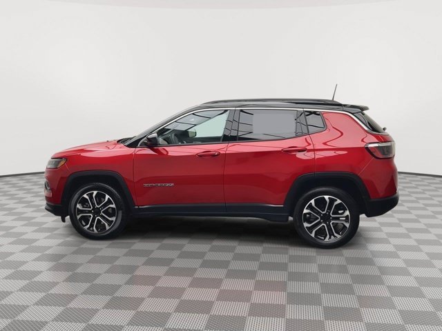 Used 2023 Redline Pearlcoat Jeep Limited image 34