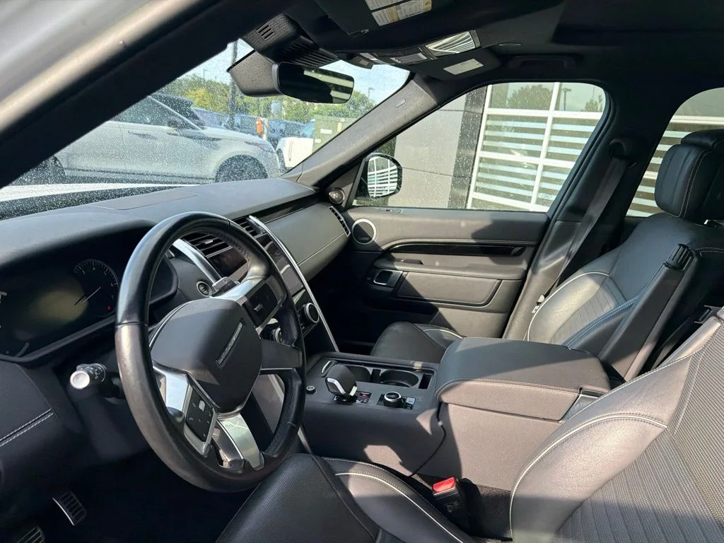 Used 2023 Fuji White Land Rover S R-Dynamic image 9