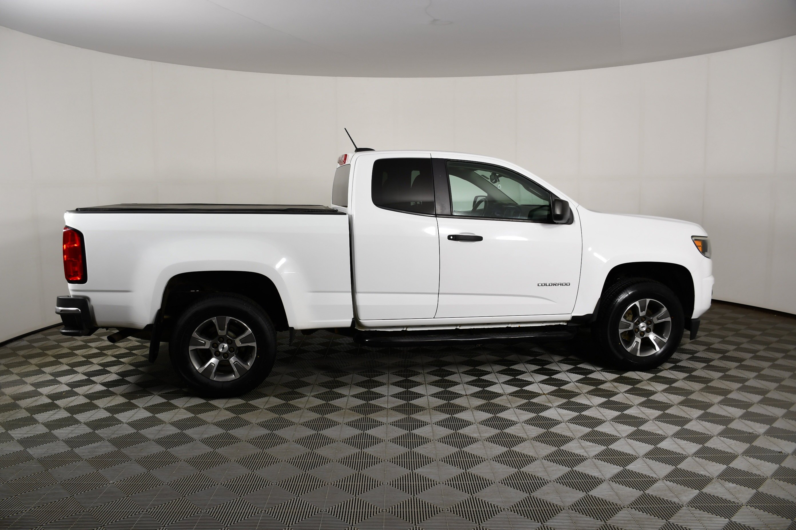 Used 2015 Summit White Chevrolet 2WD WT image 5