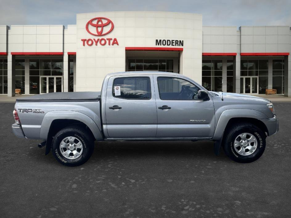 Used 2015 Silver Sky Metallic Toyota Base image 4