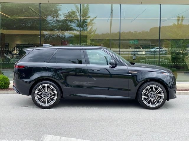 Used 2025 Black Land Rover Dynamic SE image 7