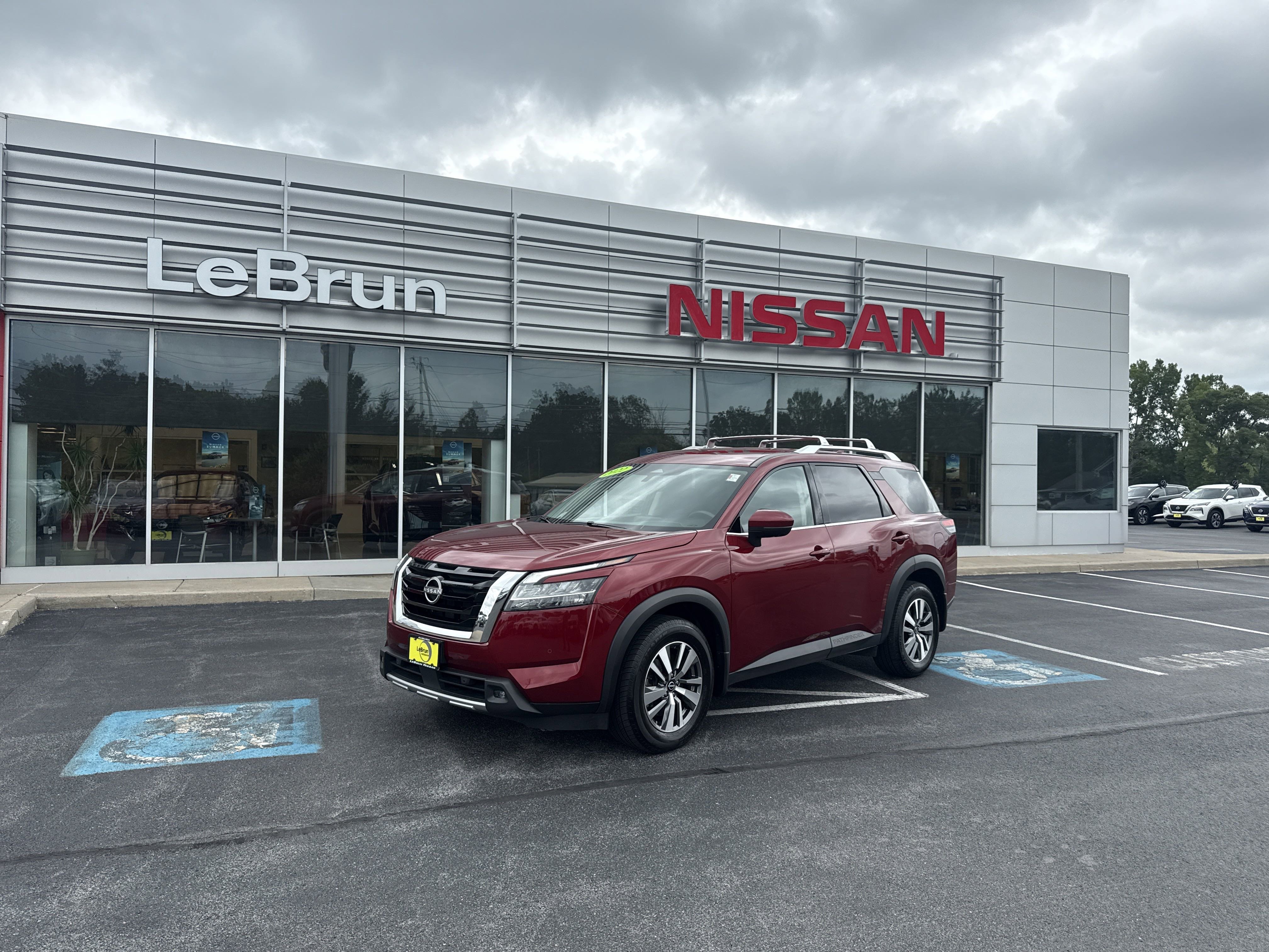 2022 Nissan Pathfinder SL