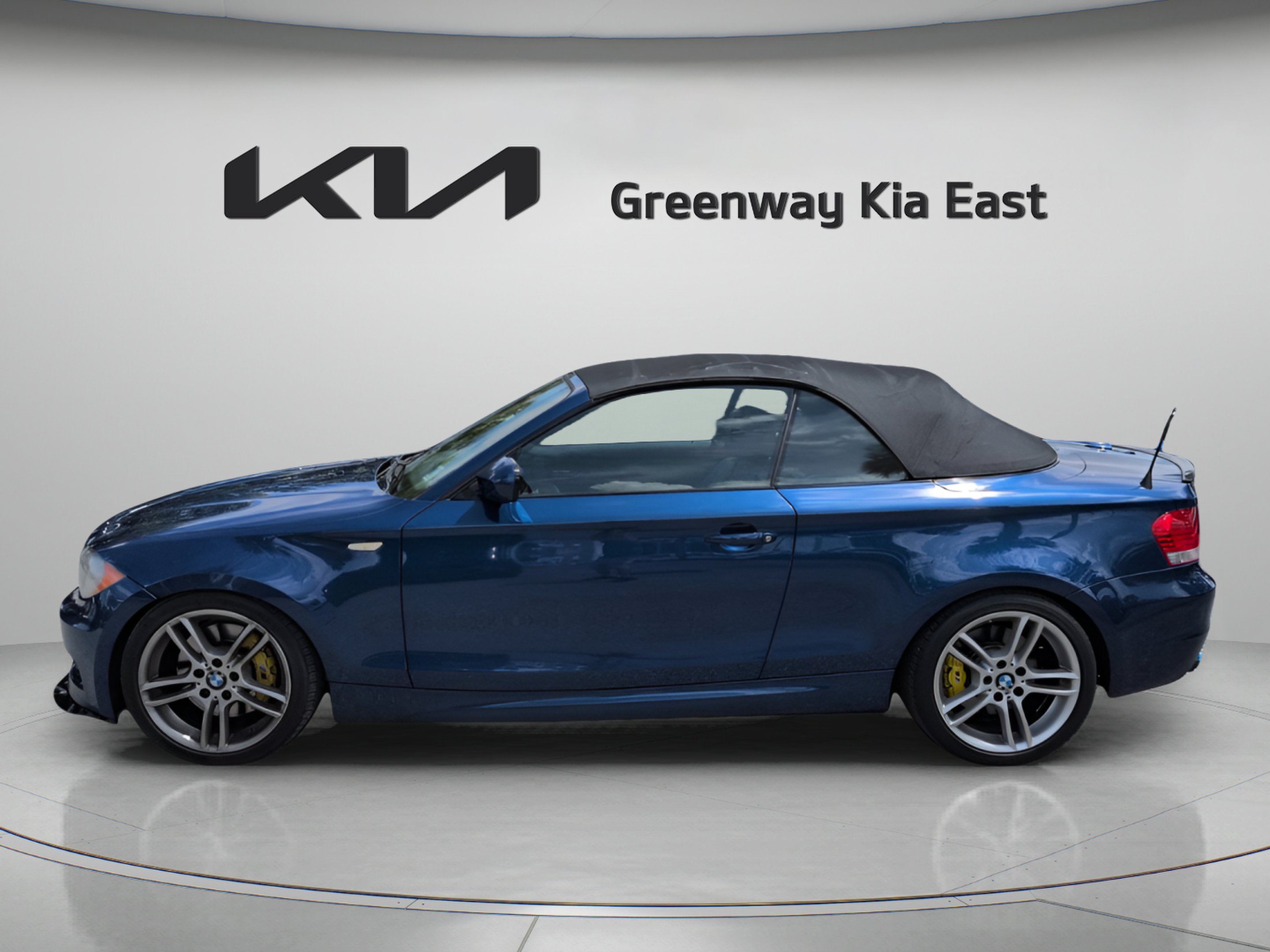 Used 2011 Le Mans Blue Metallic BMW 135i image 9