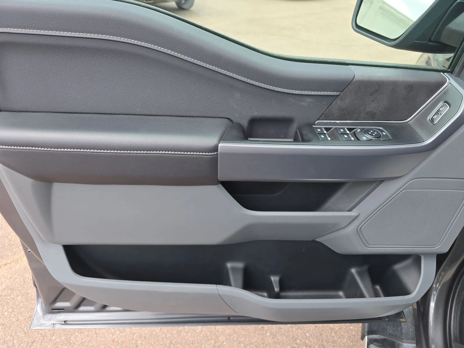 Used 2025 Carbonized Gray Metallic Ford XLT image 10