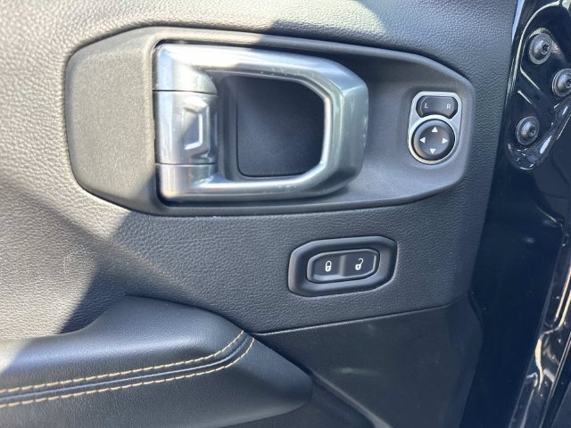 Used 2025 Black Jeep Sahara image 41