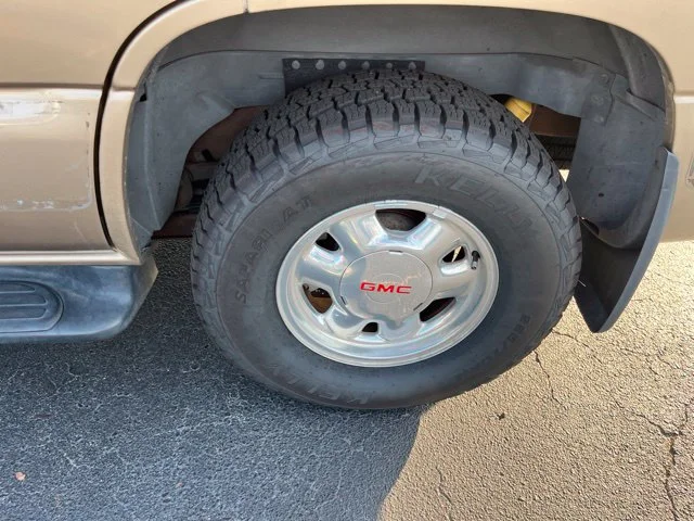 Used 2001  GMC SLE image 26