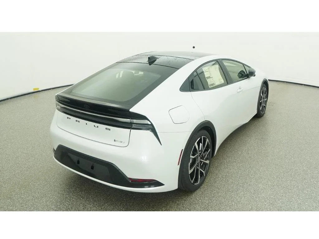 New 2026 Wind Chill Pearl Toyota XSE image 8