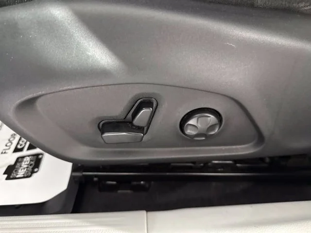Used 2020 Blue Jeep Latitude image 17