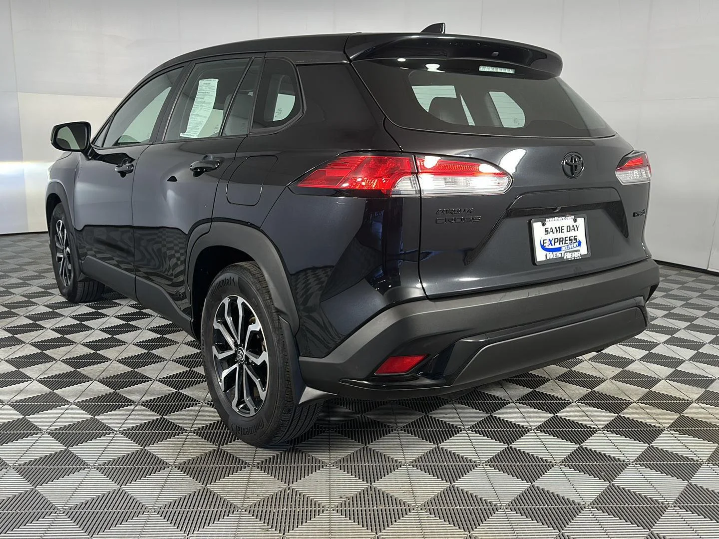 Used 2024 Jet Black Toyota Hybrid S image 5