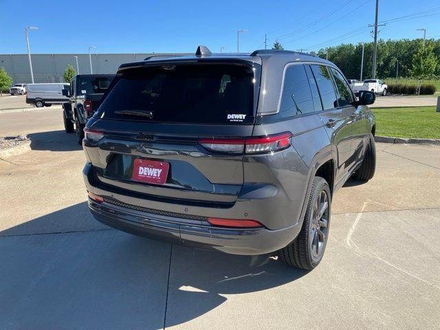 New 2026 Baltic Gray Metallic Clear-Coat Exterior Paint Jeep Limited image 5