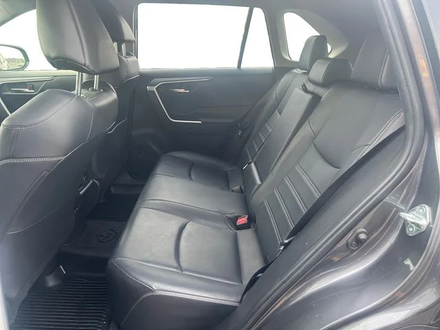 Used 2019 Gray Toyota XLE Premium image 13