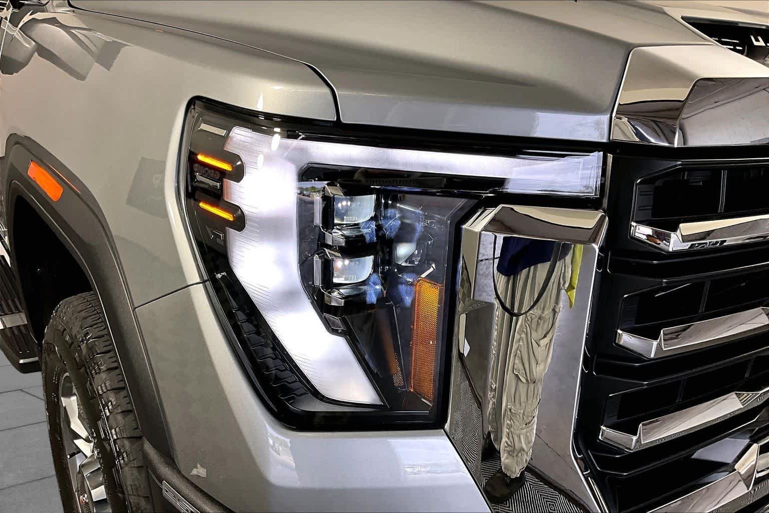 Certified Used 2025 Sterling Metallic GMC SLT image 24