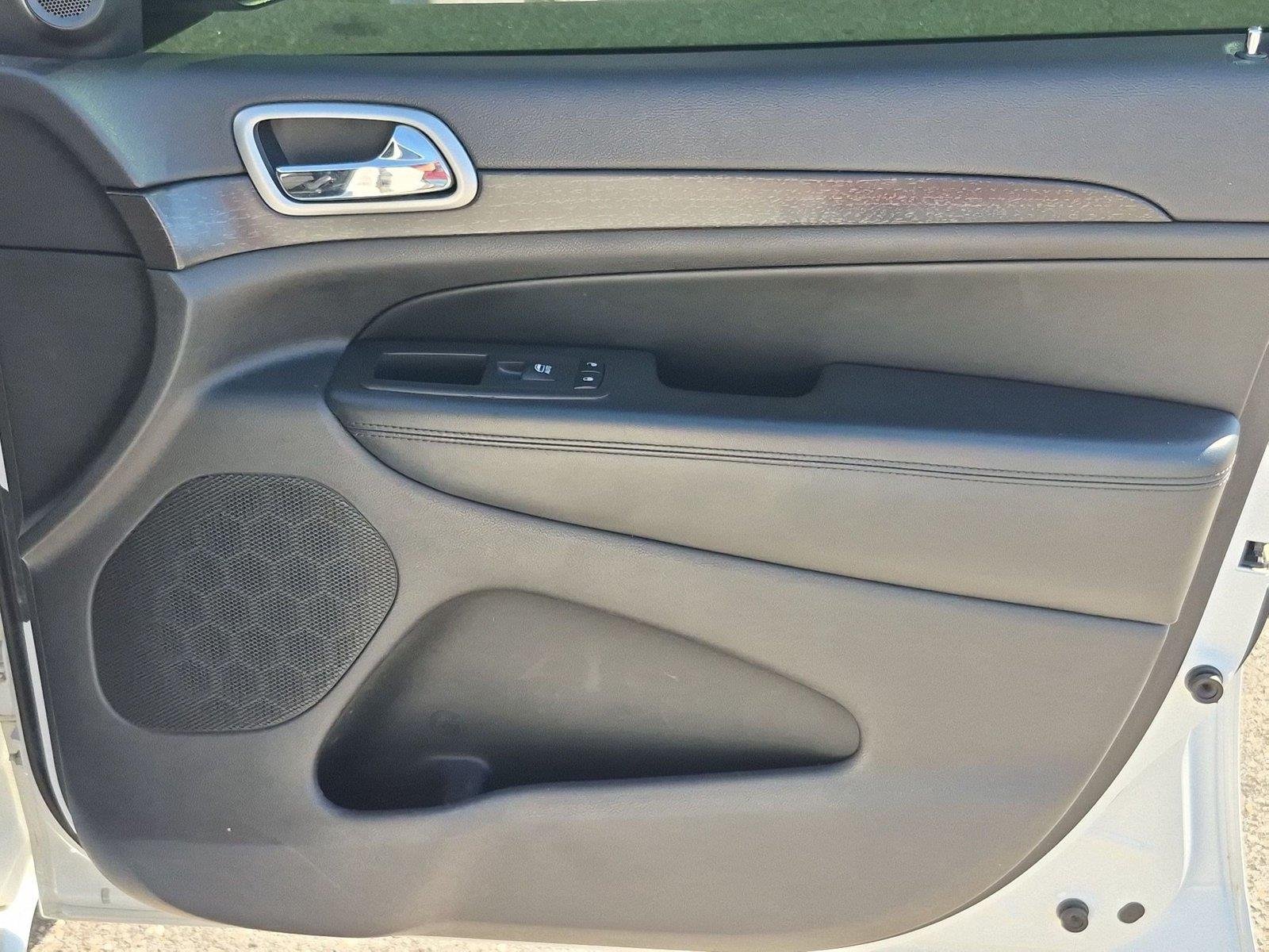 Used 2018 Bright White Clearcoat Jeep Altitude image 35