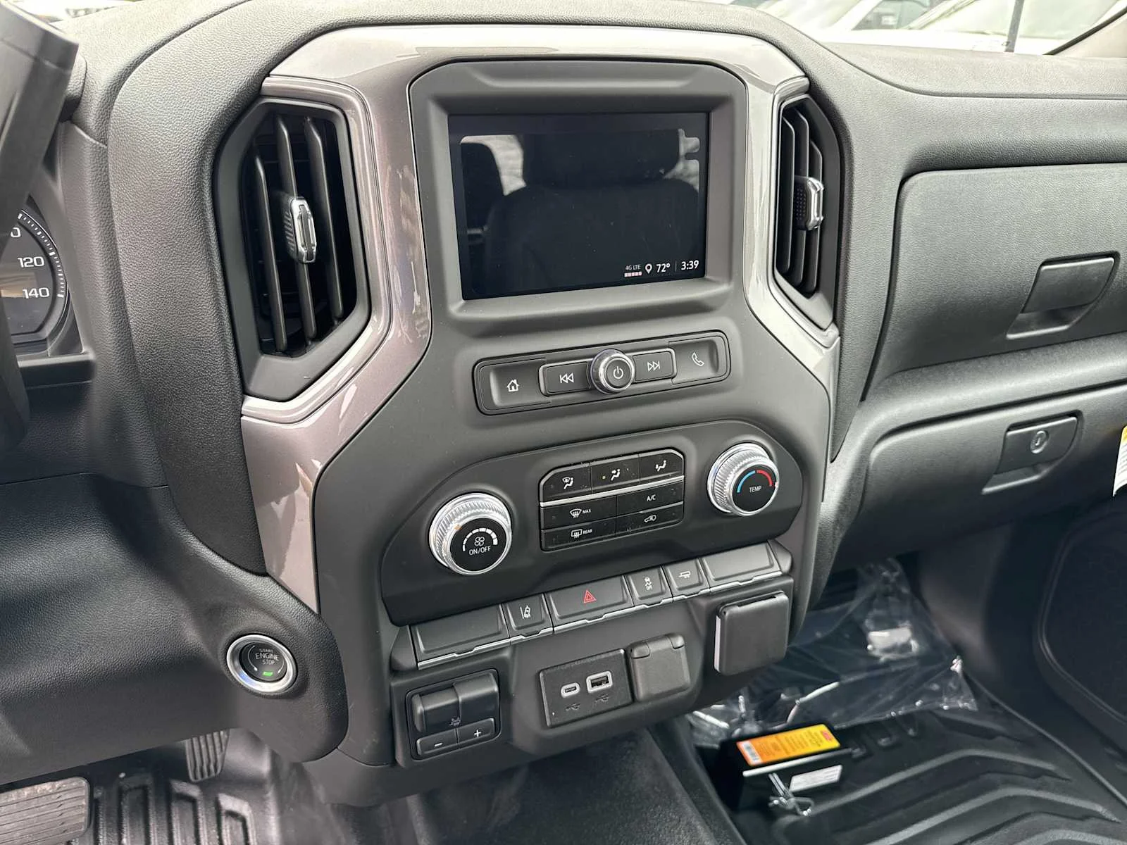 New 2025 Summit White GMC Pro image 27