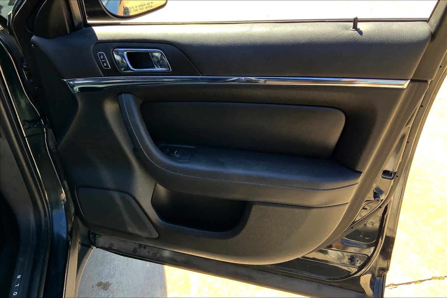 Used 2014 Dark Side Lincoln  image 9