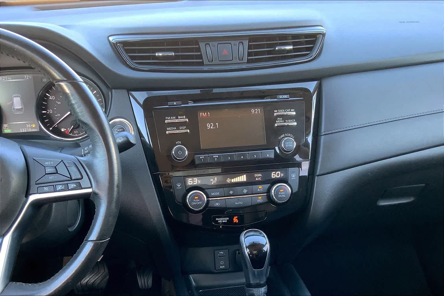 Used 2017 Palatial Ruby Nissan SV image 7