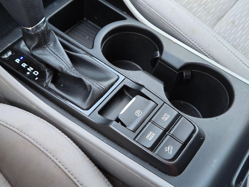 Used 2019 White Hyundai SE image 28