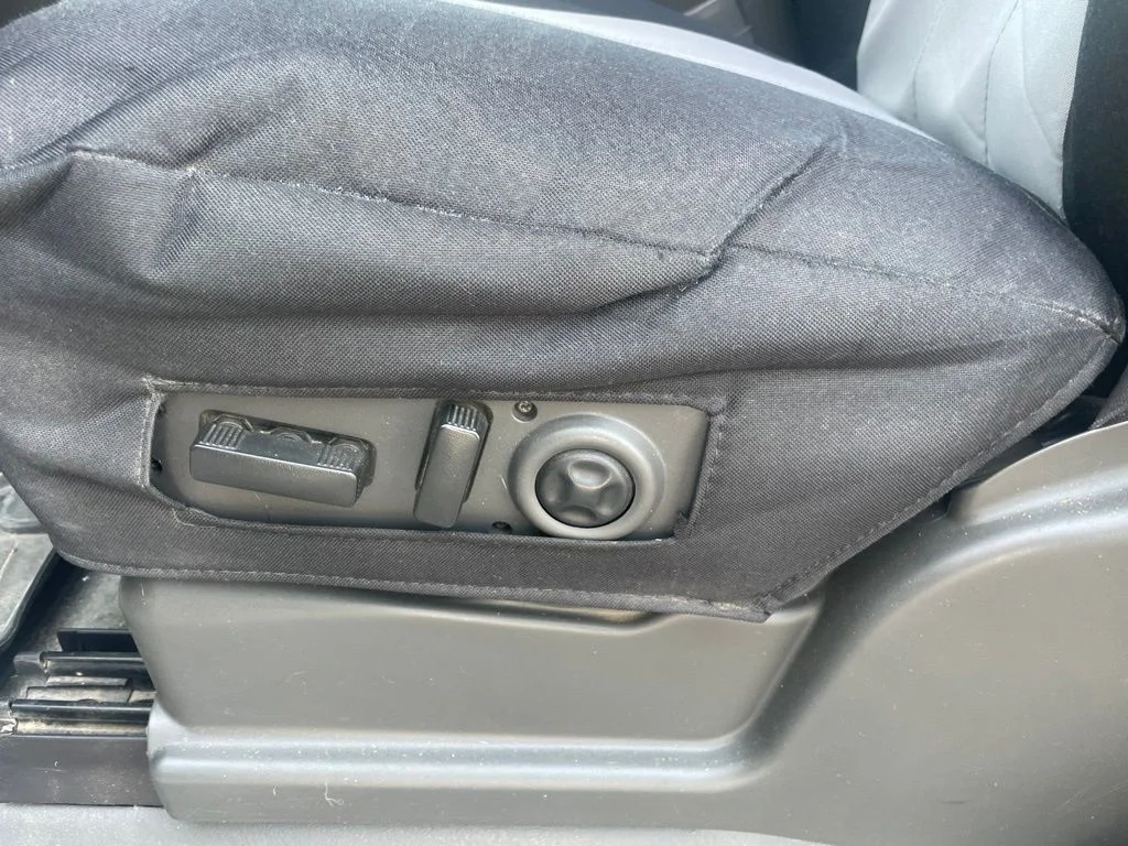 Used 2004 Silver GMC SLT image 16