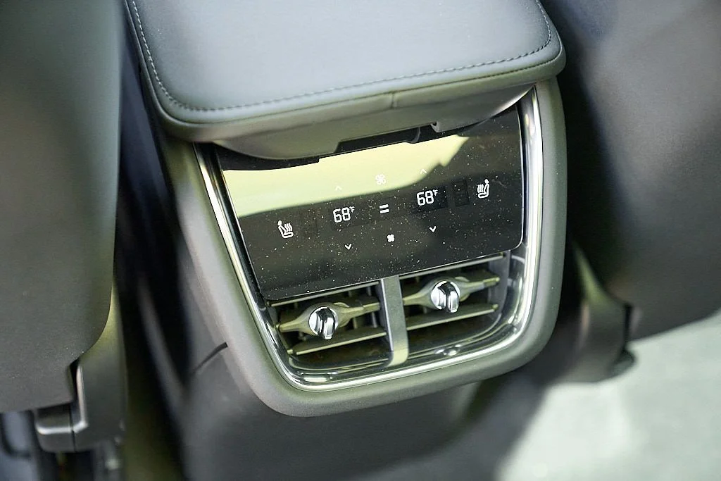 New 2026 Aurora Silver Volvo Ultra image 25