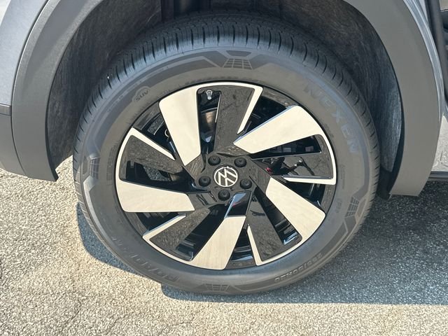 New 2026 Gray Volkswagen SE w/Technology image 17