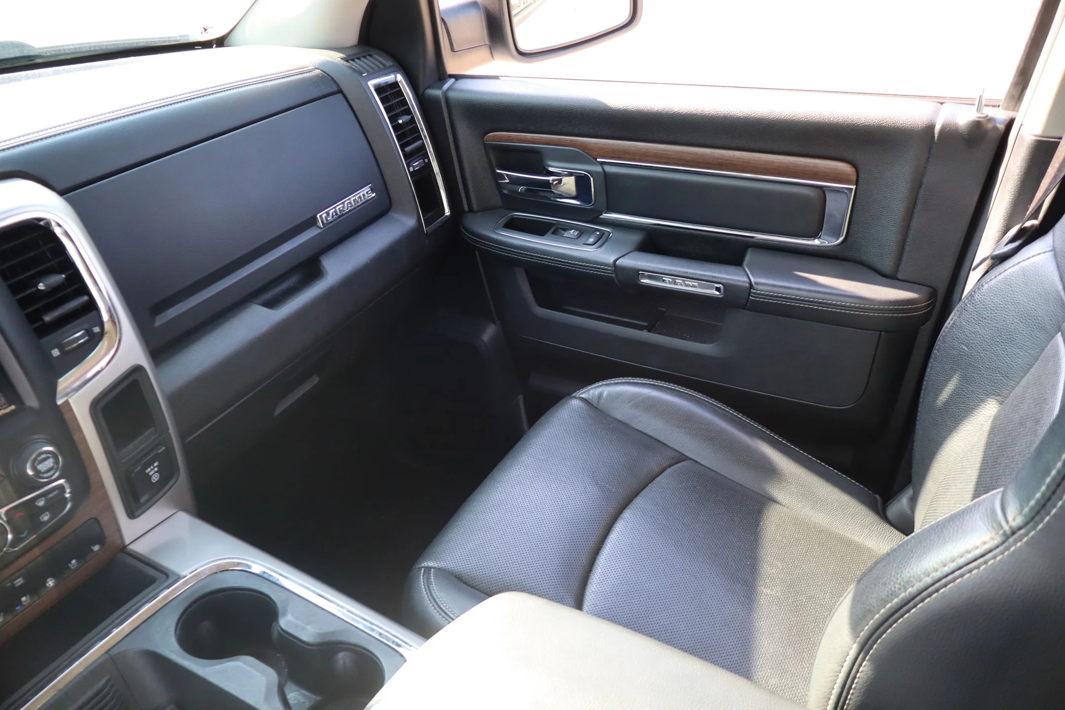 Used 2017 White Ram Laramie image 25