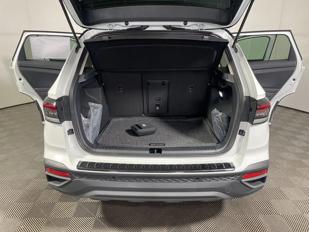 New 2026 White Volkswagen 1.5T SE Black image 21