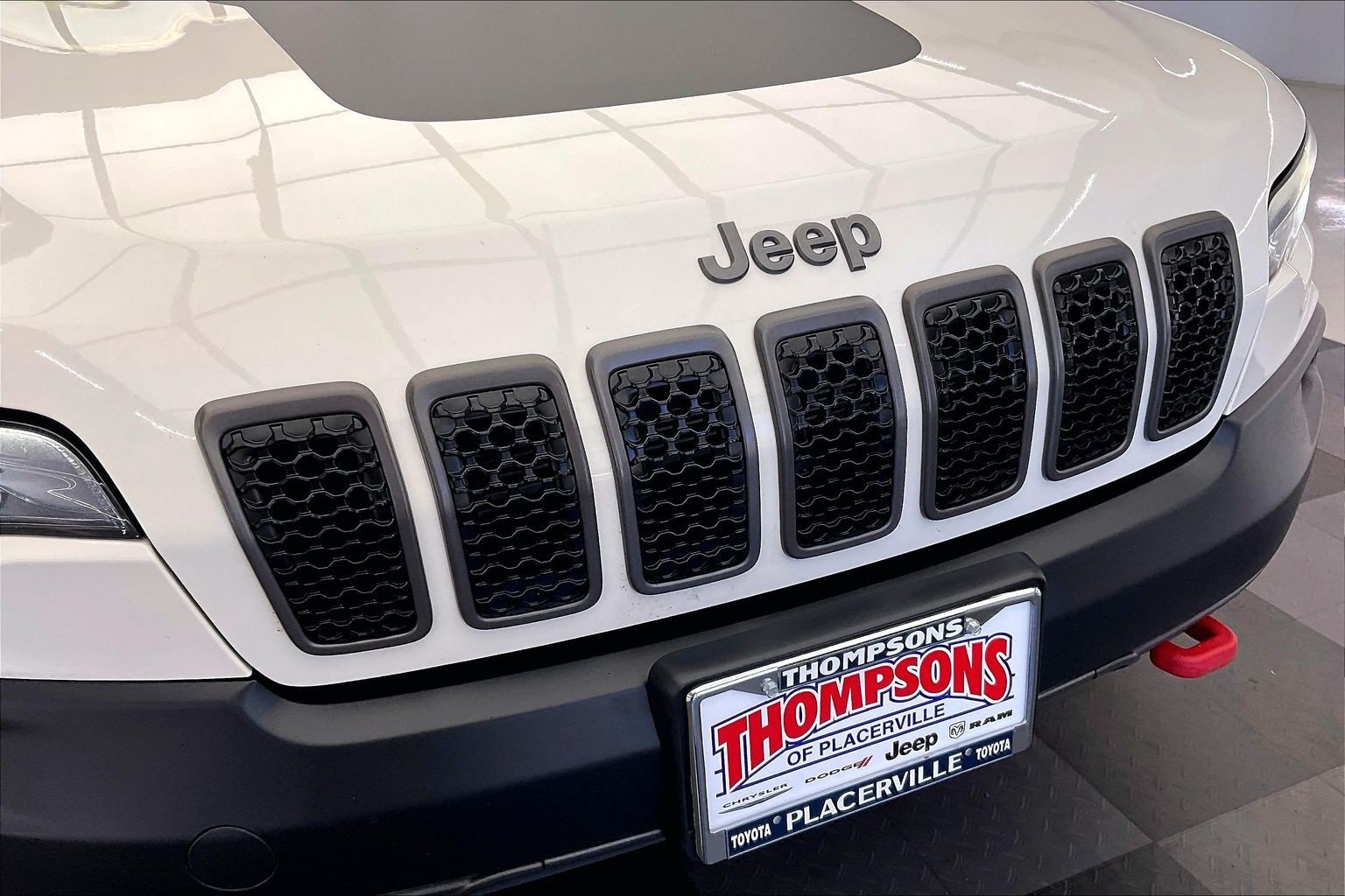 Used 2019 Pearl White Pearlcoat Jeep Trailhawk image 30