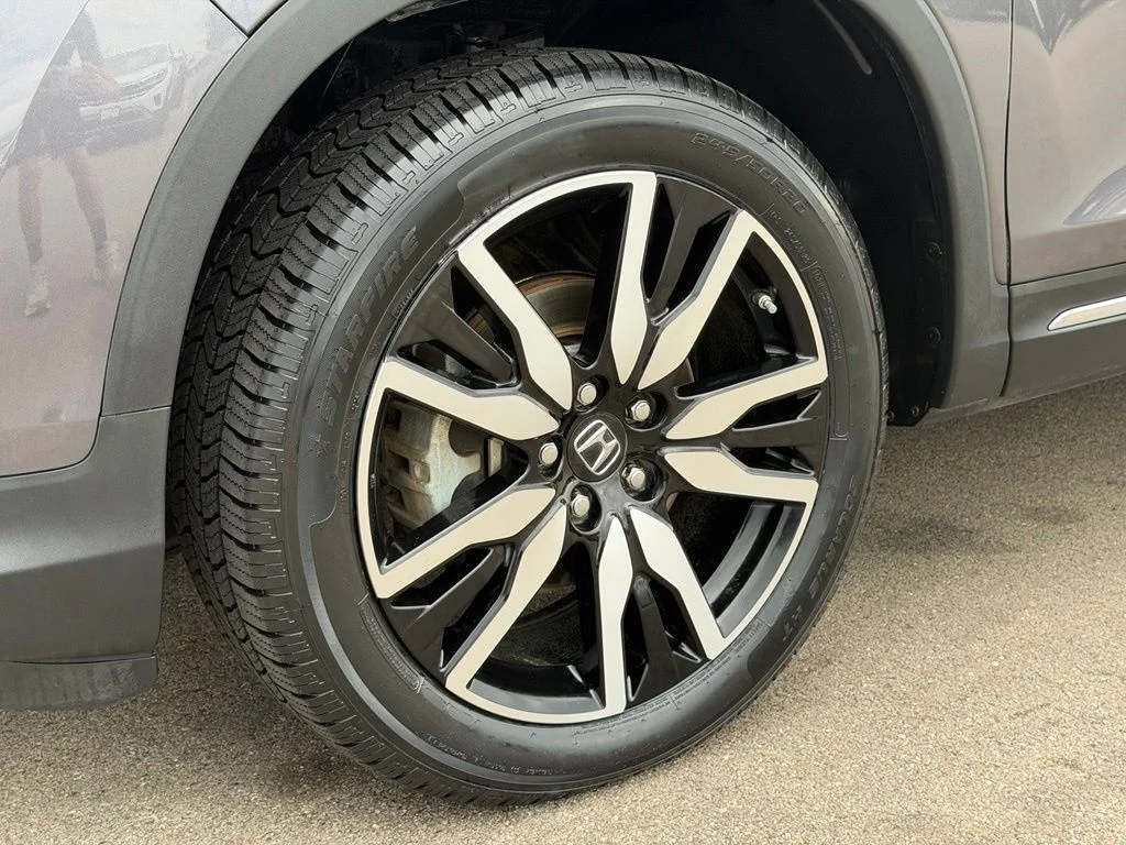 Used 2020 Silver Honda Touring image 28